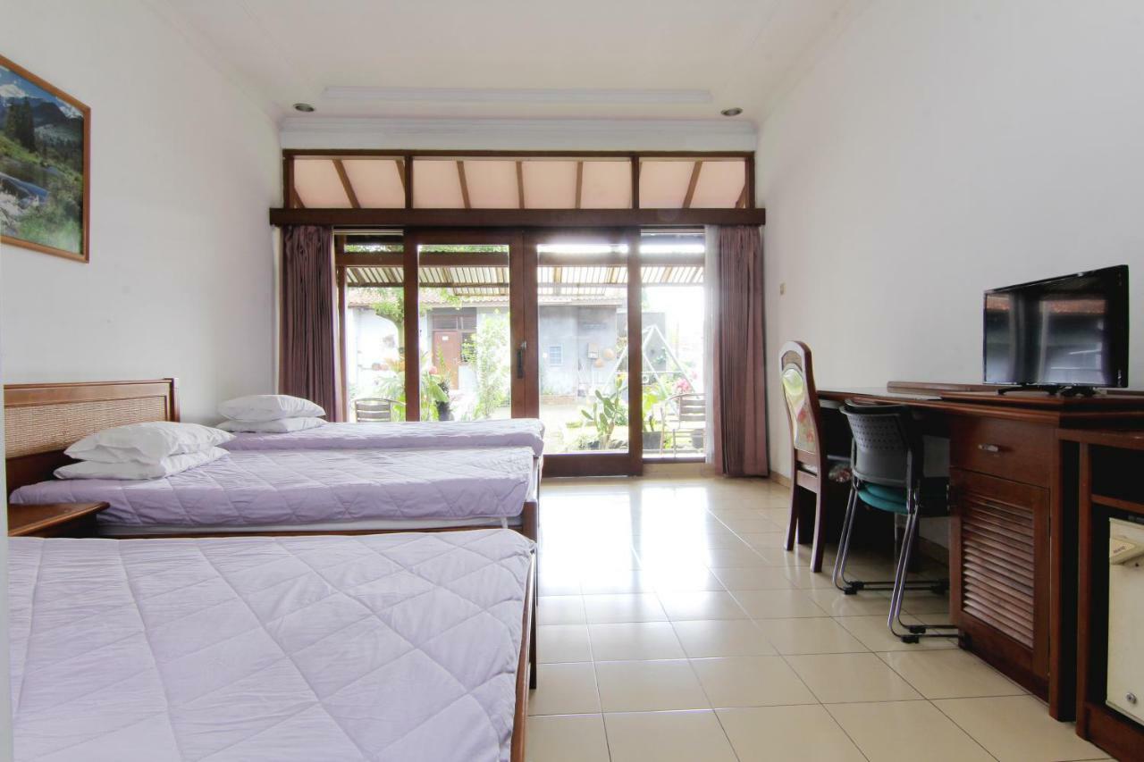 Villa Enggal Lembang Kültér fotó