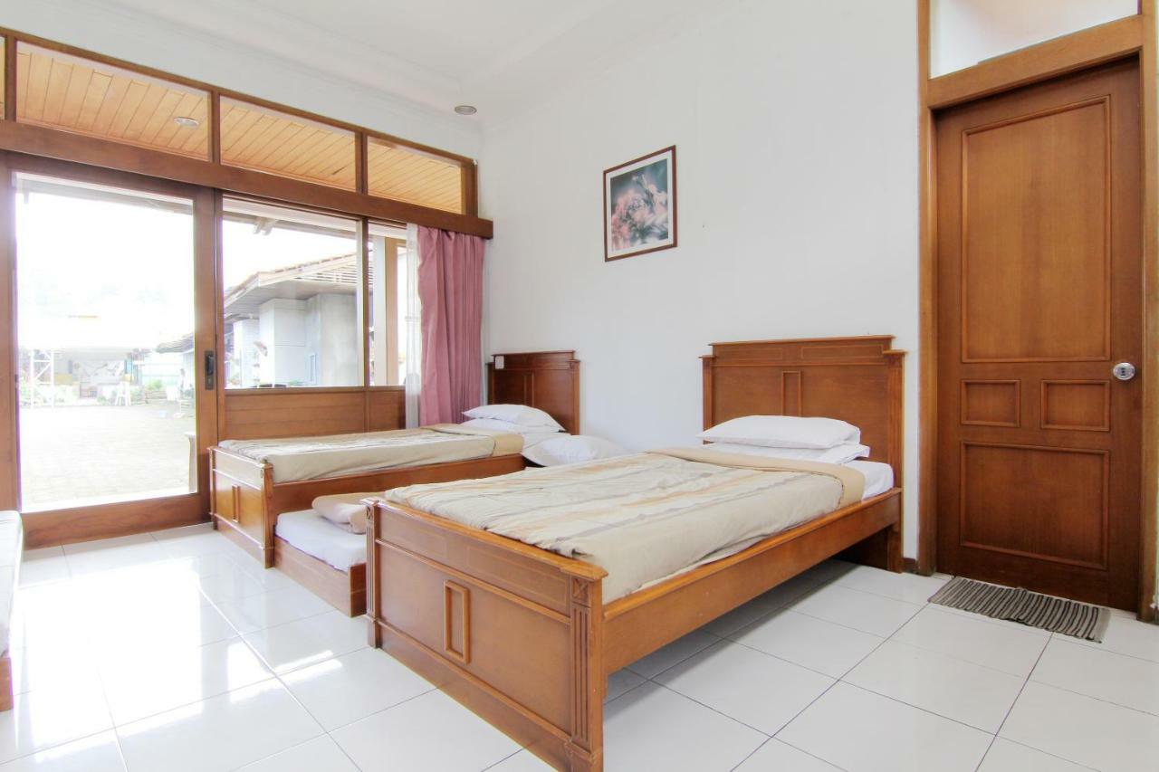 Villa Enggal Lembang Kültér fotó