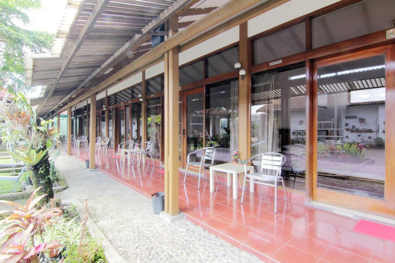 Villa Enggal Lembang Kültér fotó